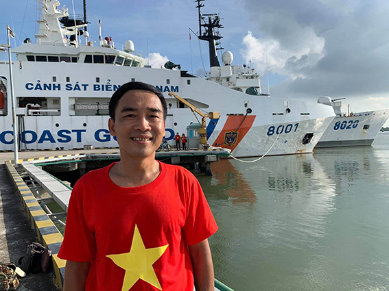 Chuyện về thi sĩ... công an